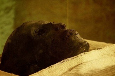 Xác ướp vua Ai Cập bốc cháy trong quan tài